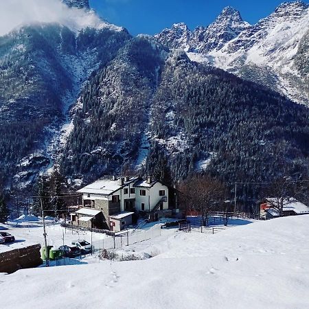 Sasso Nero Hotell Chiesa in Valmalenco Exteriör bild