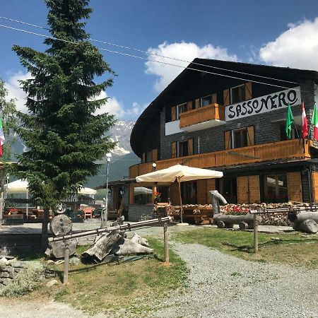 Sasso Nero Hotell Chiesa in Valmalenco Exteriör bild