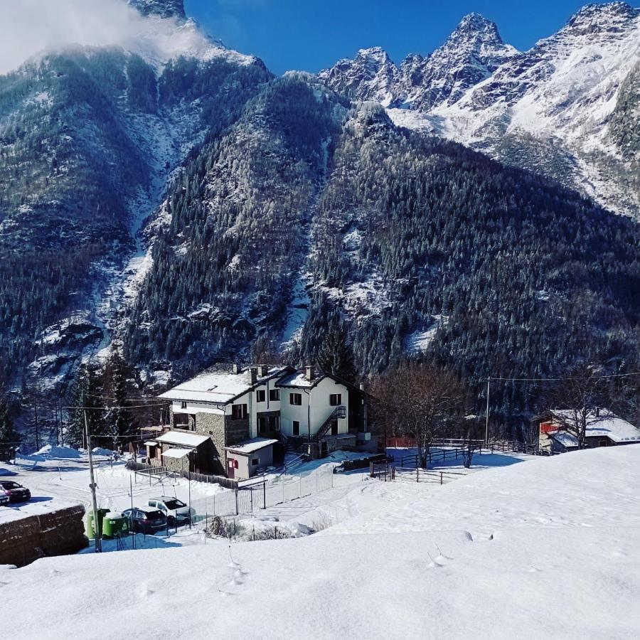 Sasso Nero Hotell Chiesa in Valmalenco Exteriör bild