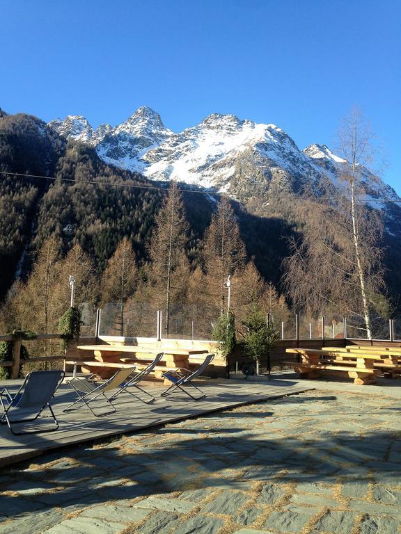Sasso Nero Hotell Chiesa in Valmalenco Exteriör bild