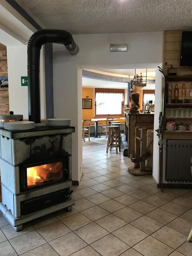 Sasso Nero Hotell Chiesa in Valmalenco Exteriör bild