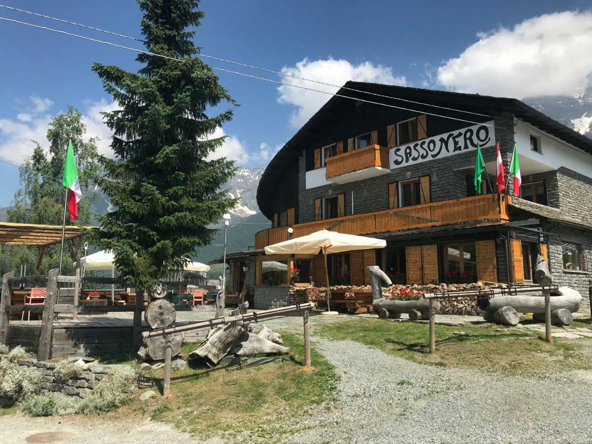 Sasso Nero Hotell Chiesa in Valmalenco Exteriör bild
