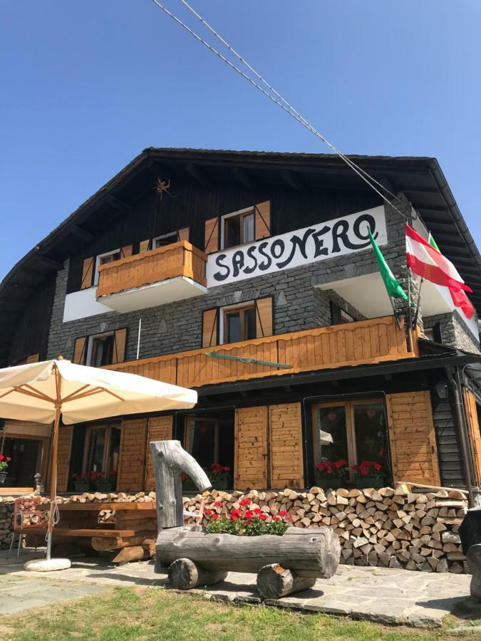 Sasso Nero Hotell Chiesa in Valmalenco Exteriör bild