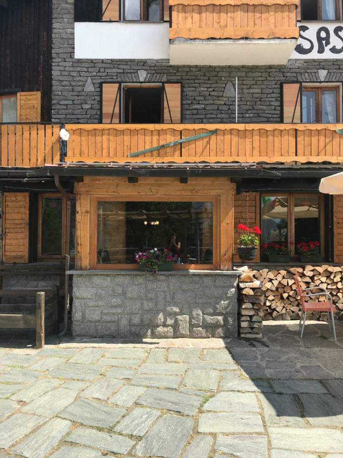 Sasso Nero Hotell Chiesa in Valmalenco Exteriör bild